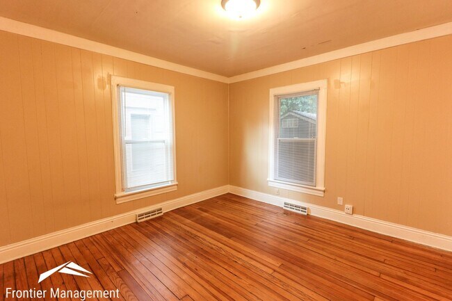 Building Photo - Awesome 6 bedroom home in a great location!