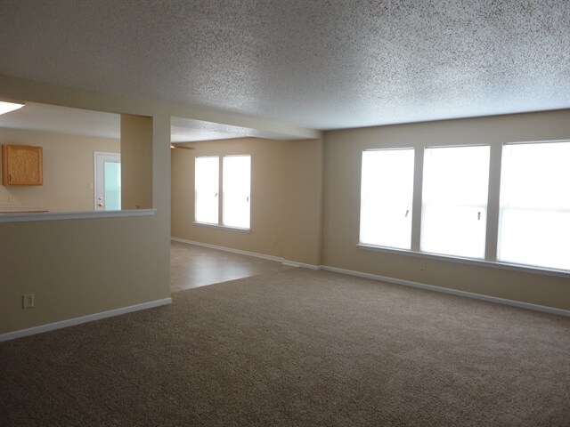 Foto del edificio - 1490 Lavender Dr