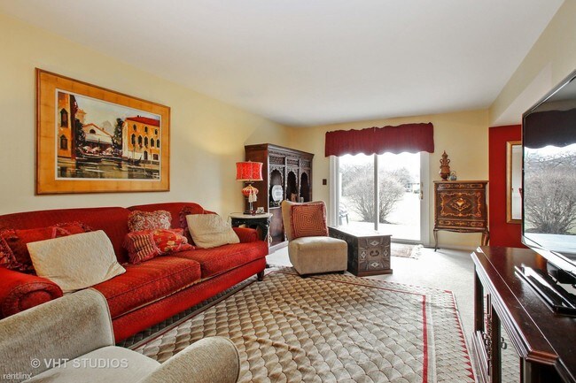 Foto del edificio - 655 Versailles Ct