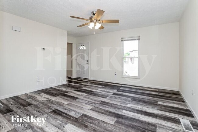 Foto del edificio - 1605 Rock Creek Dr