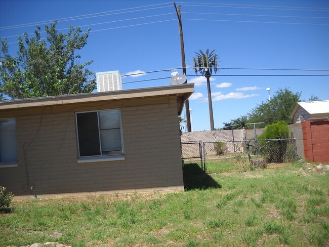 Building Photo - 3BR/1BA, 981 sq.ft. rental in Sierra Vista...