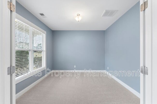 Building Photo - 541 Daventry Ct