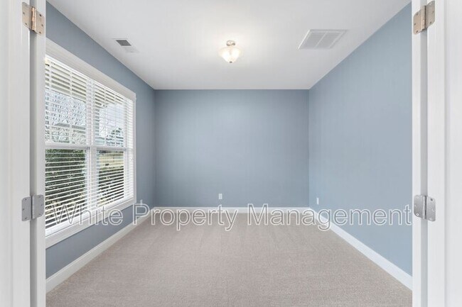 Photo - 541 Daventry Ct House