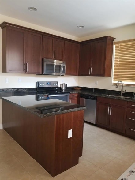 Foto del edificio - 14657 SW 14th St