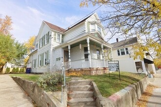 Building Photo - 1027 Fulton St E