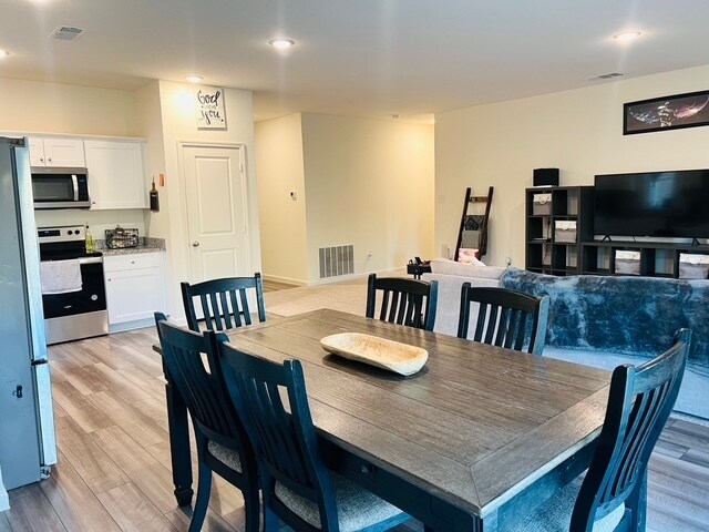 Building Photo - Spacious Open-Concept Home Next to Gated D...