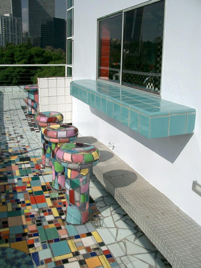 Outside Bar - 440 S Roxbury Dr