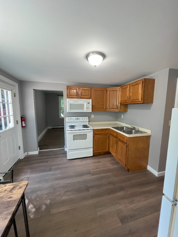 Building Photo - 283 River St