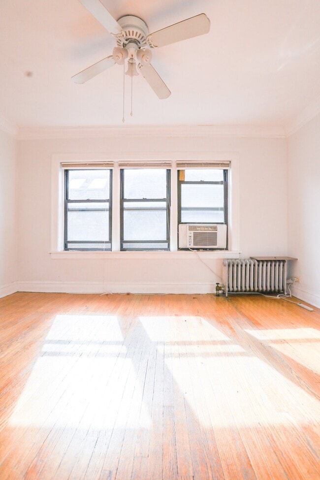 Photo - 2035 W Wellington Ave Apartment