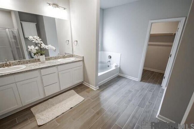 Foto del edificio - 7623 Waterview Dr