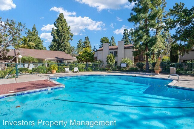 Foto del edificio - 1 br, 1 bath House - 1360 Cabrillo Park Dr...