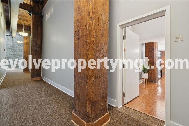 Downtown Living at Its Finest – Spacious 2... - Downtown Living at Its Finest – Spacious 2... Apartment