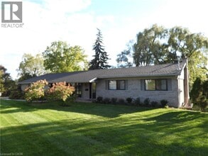 Building Photo - 7 Bayview Ave