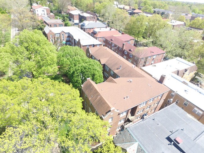 Drone of apartment on Wydown - 7540 Wydown Blvd