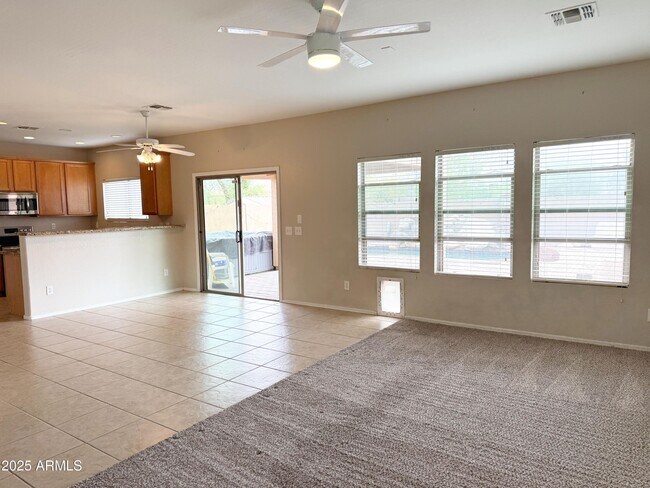 Foto del edificio - 2221 N 94th Ave