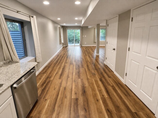 Foto del edificio - 1355 E 100th Ln