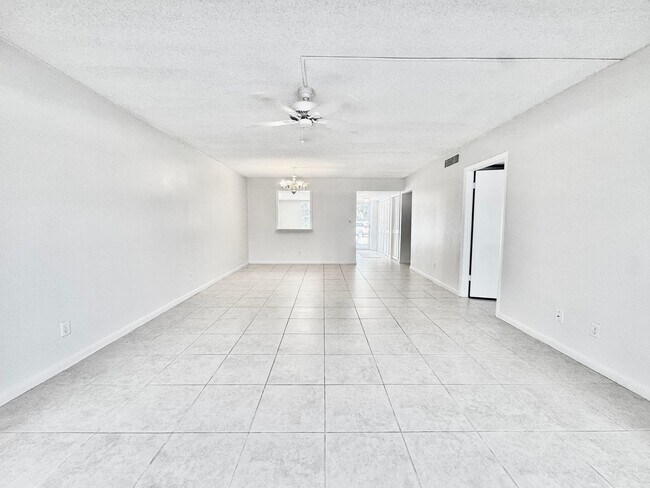 Foto del edificio - 600 Royal Palm Blvd