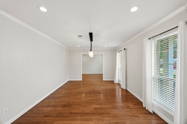 Foto del edificio - 6131 Yarwell Dr