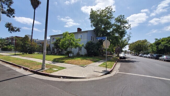Foto del edificio - 2442 W 18th St