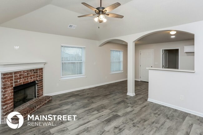 Building Photo - 10426 Redmond Cir N