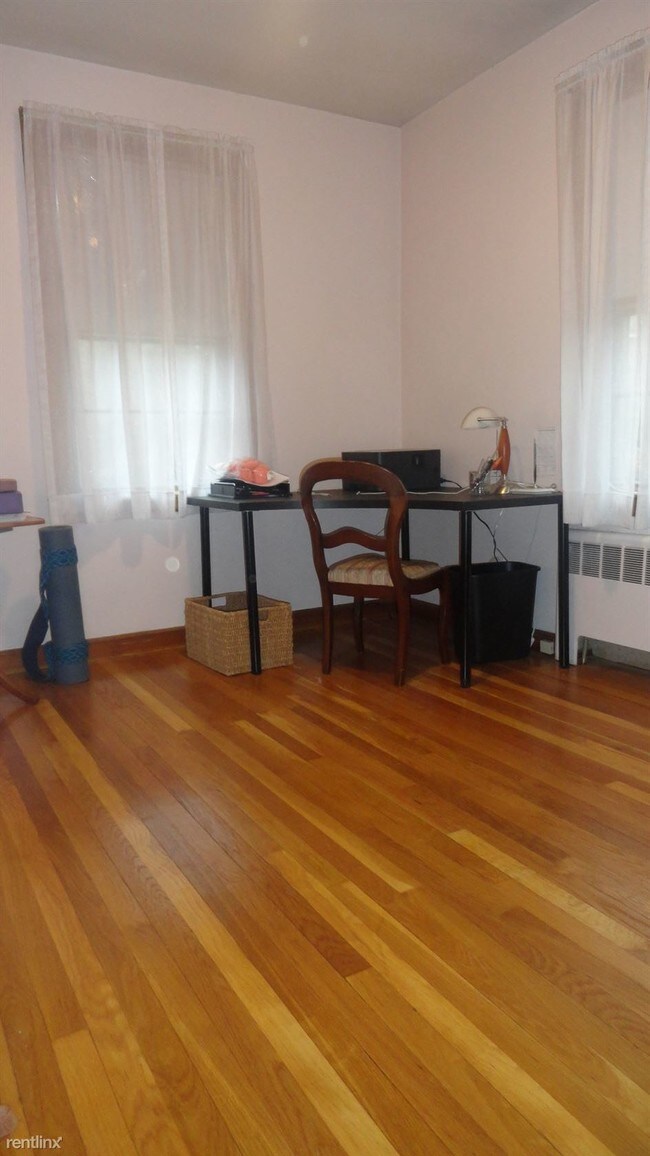 Foto del edificio - 74 Pine Hill Rd