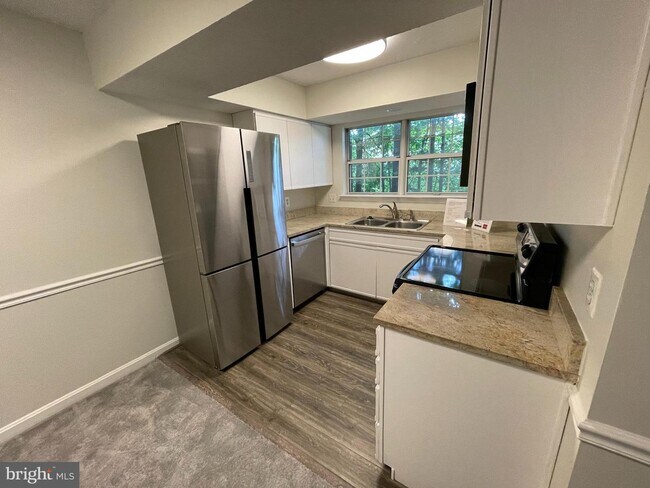 Building Photo - 12023 Golf Ridge Ct