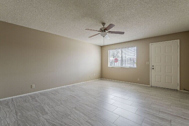 Foto del edificio - 4328 E Capri Ave