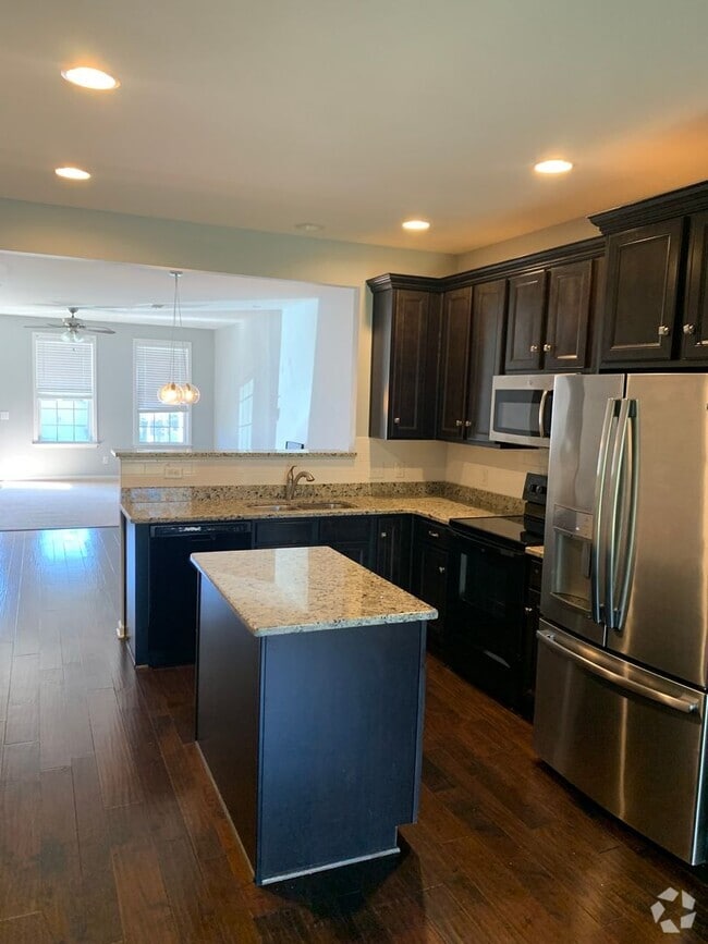 Building Photo - 2327 Traemoor Village Dr