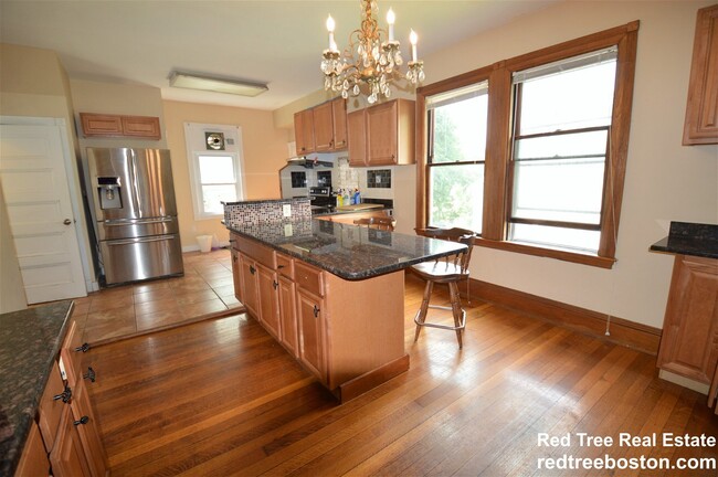 Foto del edificio - 305 Central Avenue Apt #House, Newton, MA ...