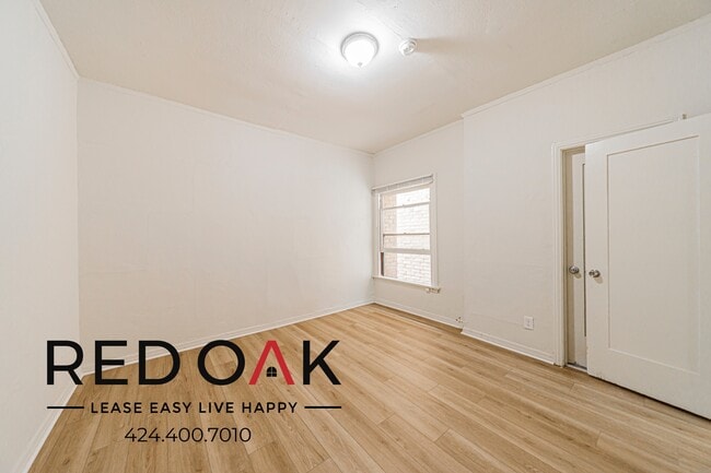 Building Photo - 746 S Coronado St