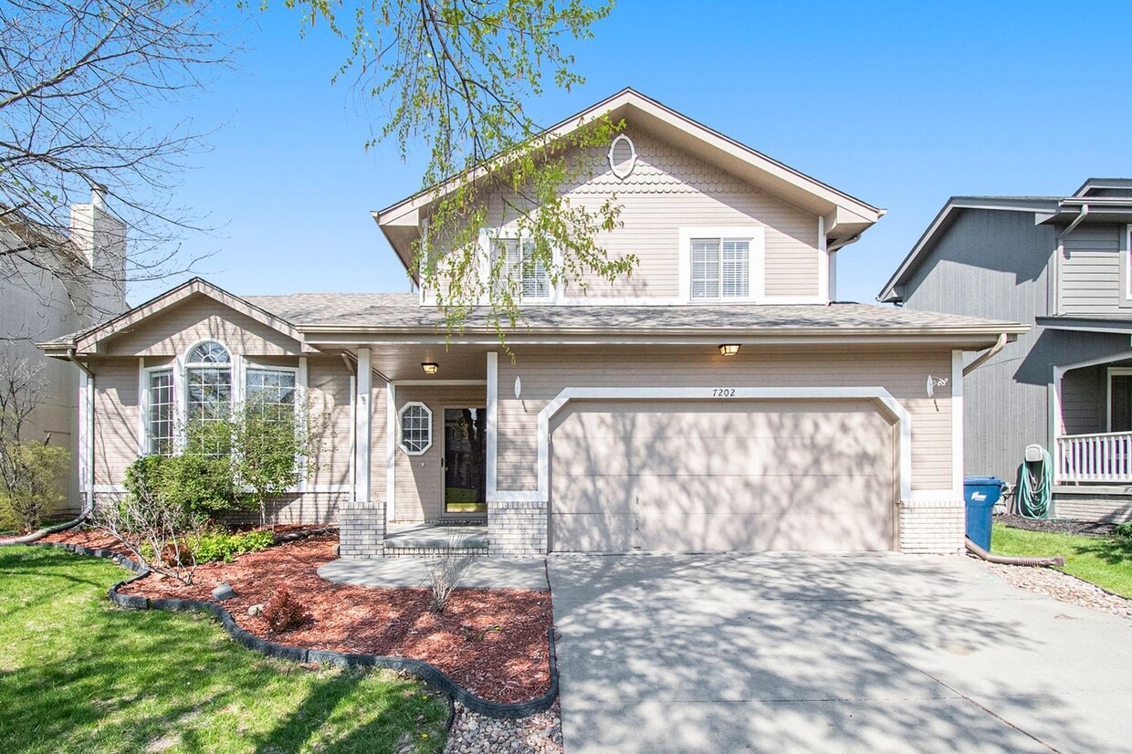 3 bed + 3 bath Millard tri- level! Ready for move in! - 3 bed + 3 bath Millard tri- level! Ready for move in!
