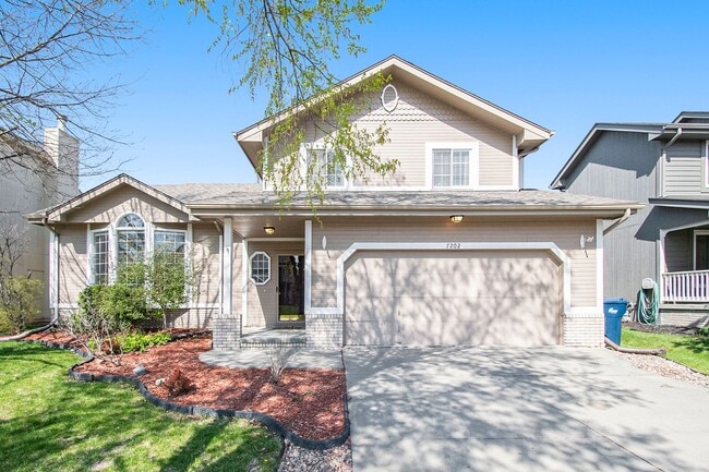 3 bed + 3 bath Millard tri- level! Ready for move in! - 3 bed + 3 bath Millard tri- level! Ready for move in! House