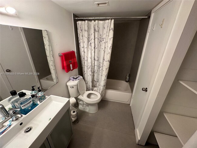 Foto del edificio - 486 NW 165th St