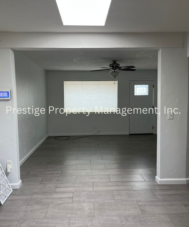 Foto del edificio - Welcome to This Lovely 3/2.5 East Side Home!!