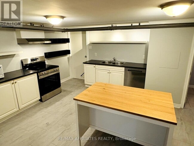 Photo du bâtiment - 320-320 Laurier Ave E