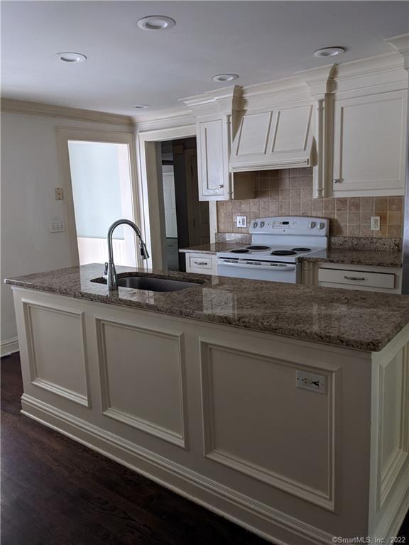 Foto del edificio - 6466 Main St