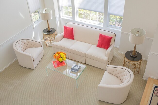 Foto del edificio - LUXURY 5 BED BELLEVUE HOME IN ‘THE SUMMIT’...