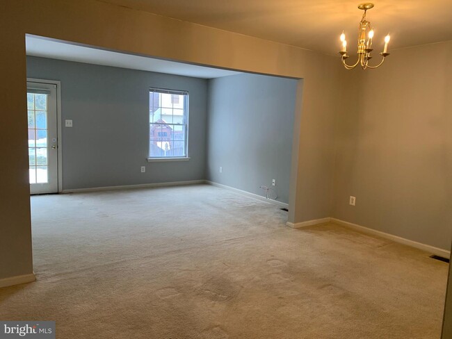 Building Photo - 2267 Waterbridge Dr