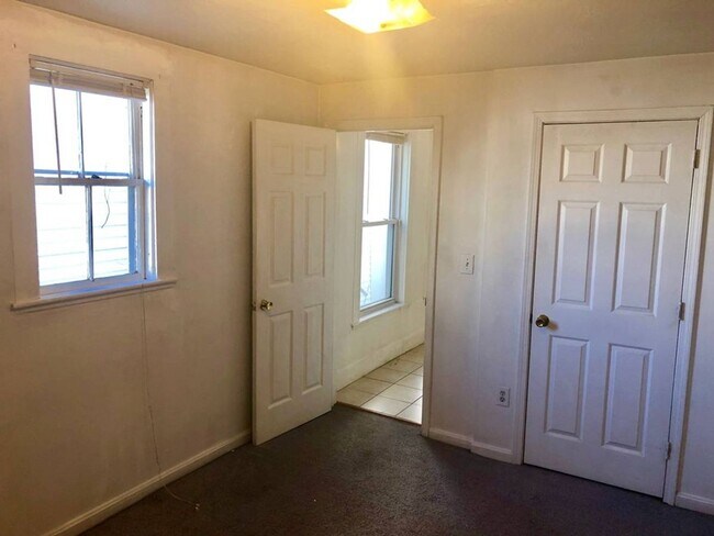 Building Photo - Student friendly Brighton 2-bed