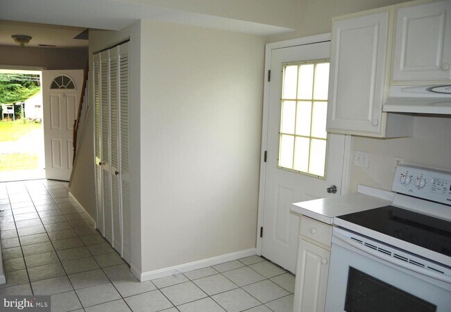 Building Photo - 1623 Chesapeake Ln