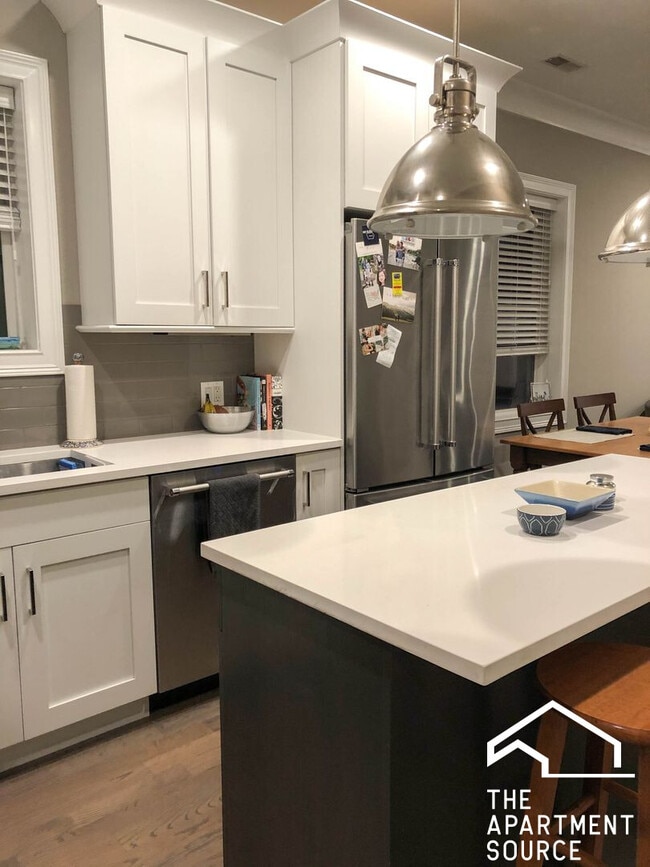 Foto del edificio - 872 W Lill Ave