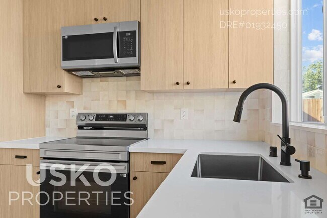 Foto del edificio - "Spacious 3-Bed, 2-Bath in Prime Sacramento Location - 1150 Sq Ft of Comfortable Living!"