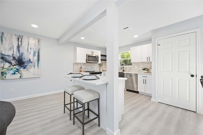 Building Photo - 9405 Cathedral Dr