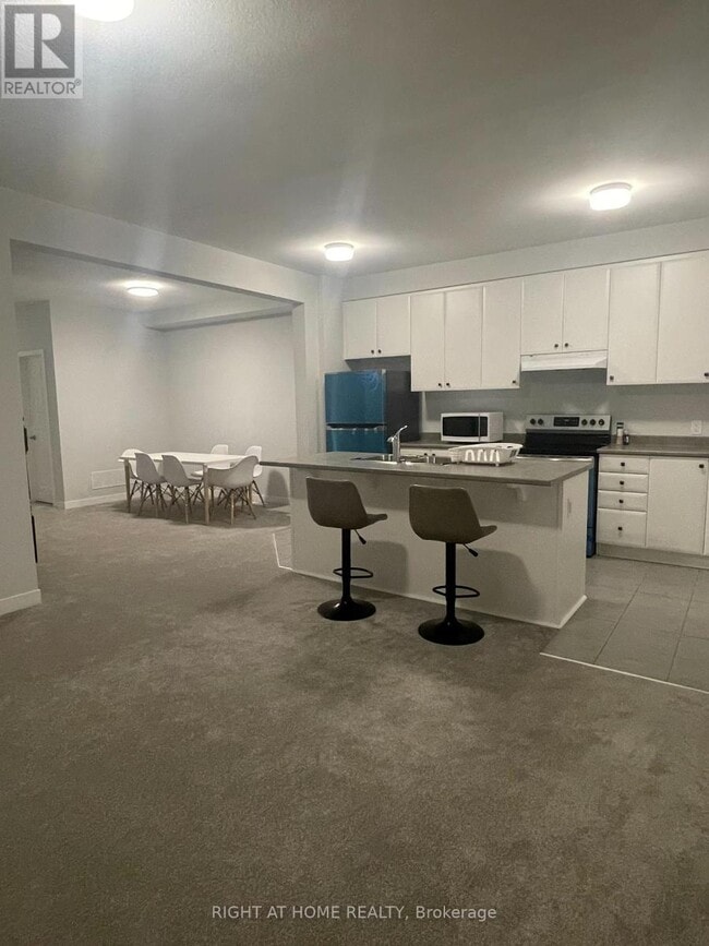 Building Photo - 633 Allied Mews