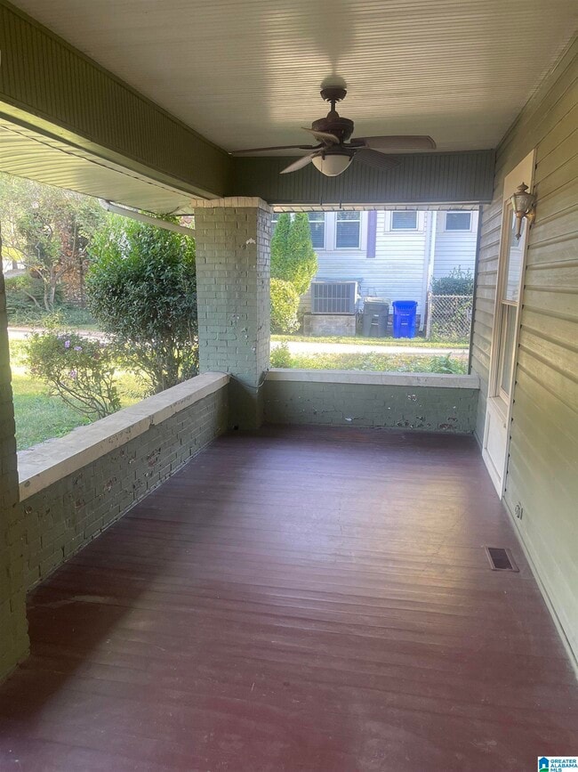 Building Photo - 530 52nd St S