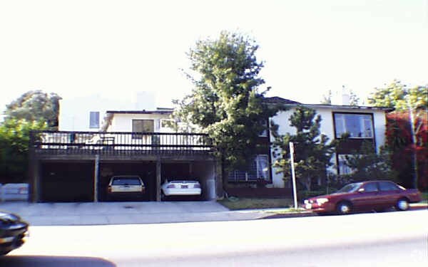 Foto principal - 747-749 S Barrington Ave