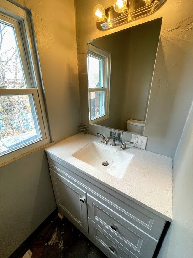 Photo - 2/3 bed 1 bath - South Oakland, newly updated, central air, washer/dryer House