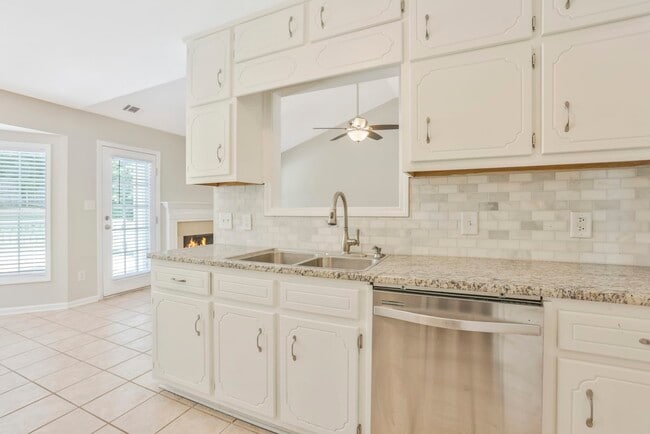 Building Photo - 101 Trestle Ct