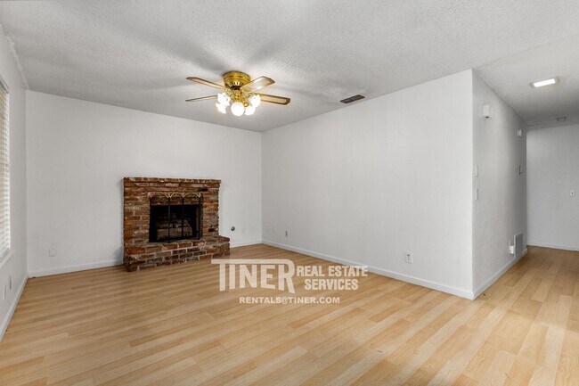 Building Photo - Charming Citrus Heights Home with RV Acces...