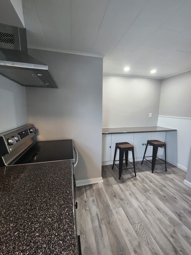 Kitchen coffee bar - 4620 Military Rd